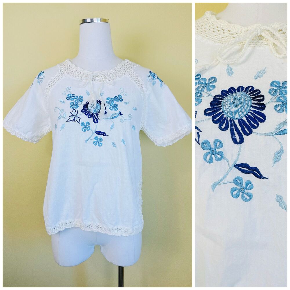 1970s Vintage Cotton Peasant Blouse / 70s Blue Floral Embroidered Crochet Medium